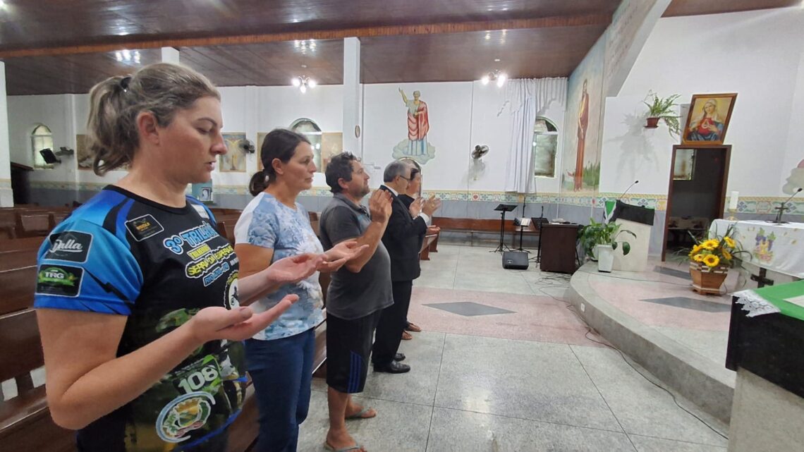 Paróquia de Rio Azul acolhe Dom Walter Jorge em Visita Pastoral