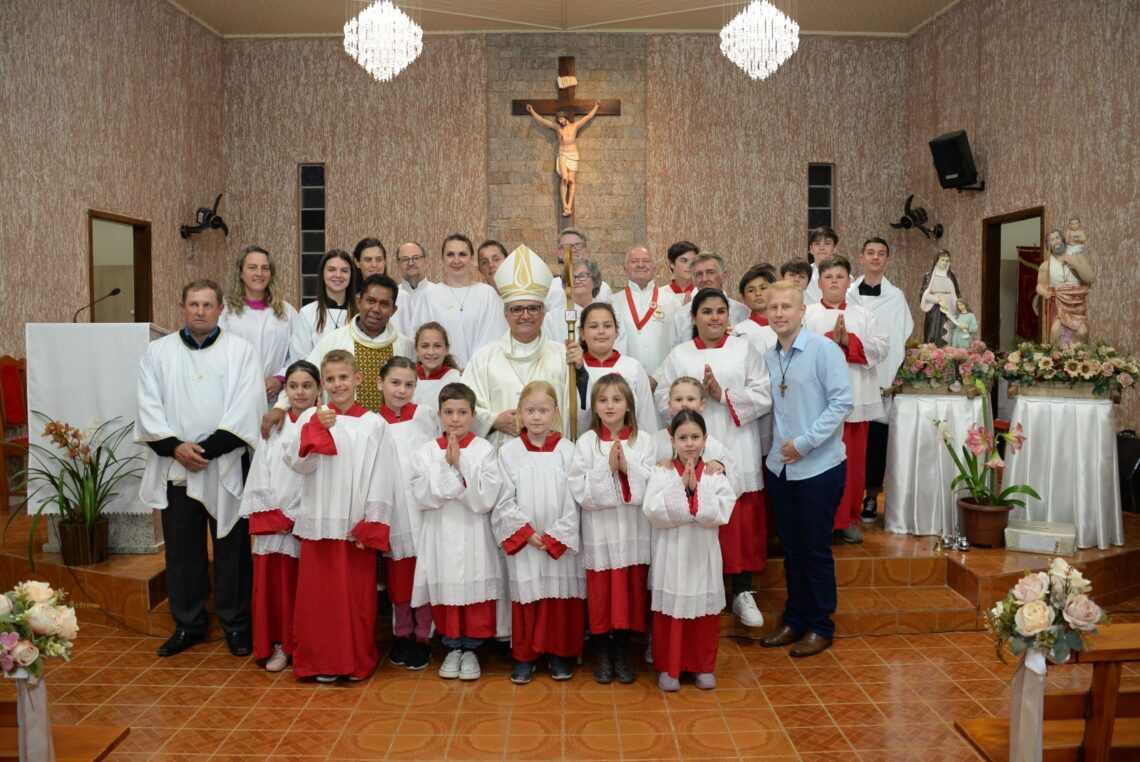 Paróquia de Rio Azul acolhe Dom Walter Jorge em Visita Pastoral