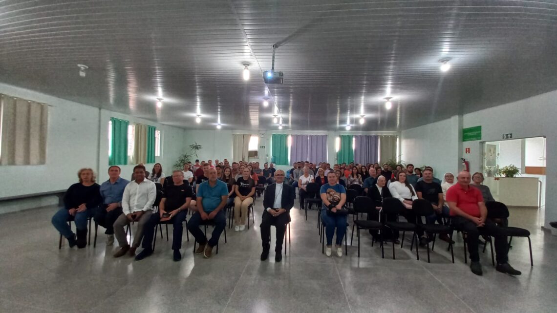 Paróquia de Rio Azul acolhe Dom Walter Jorge em Visita Pastoral