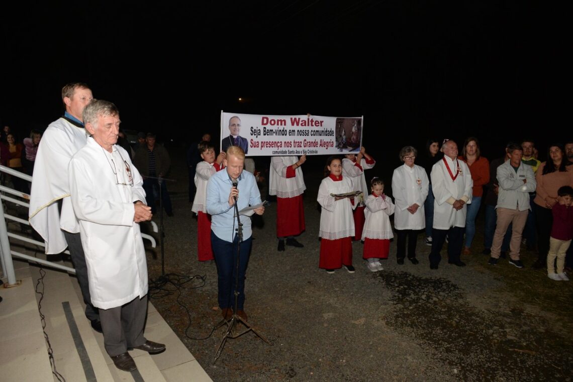 Paróquia de Rio Azul acolhe Dom Walter Jorge em Visita Pastoral