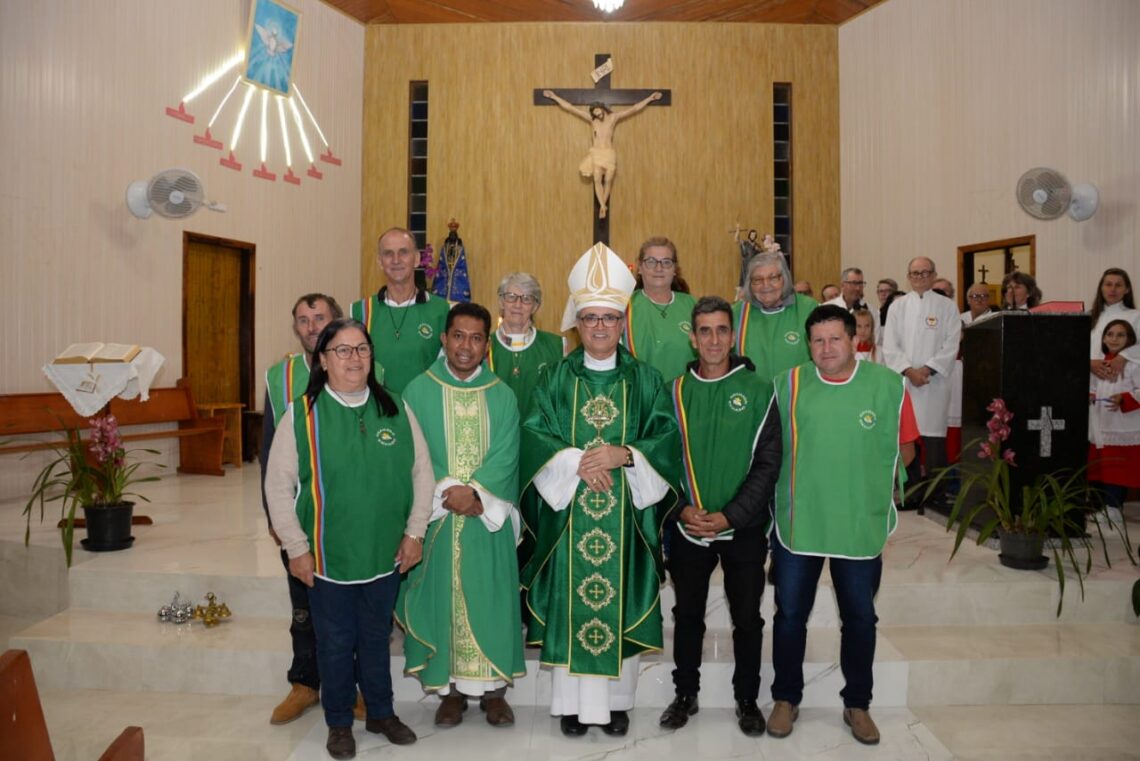 Paróquia de Rio Azul acolhe Dom Walter Jorge em Visita Pastoral
