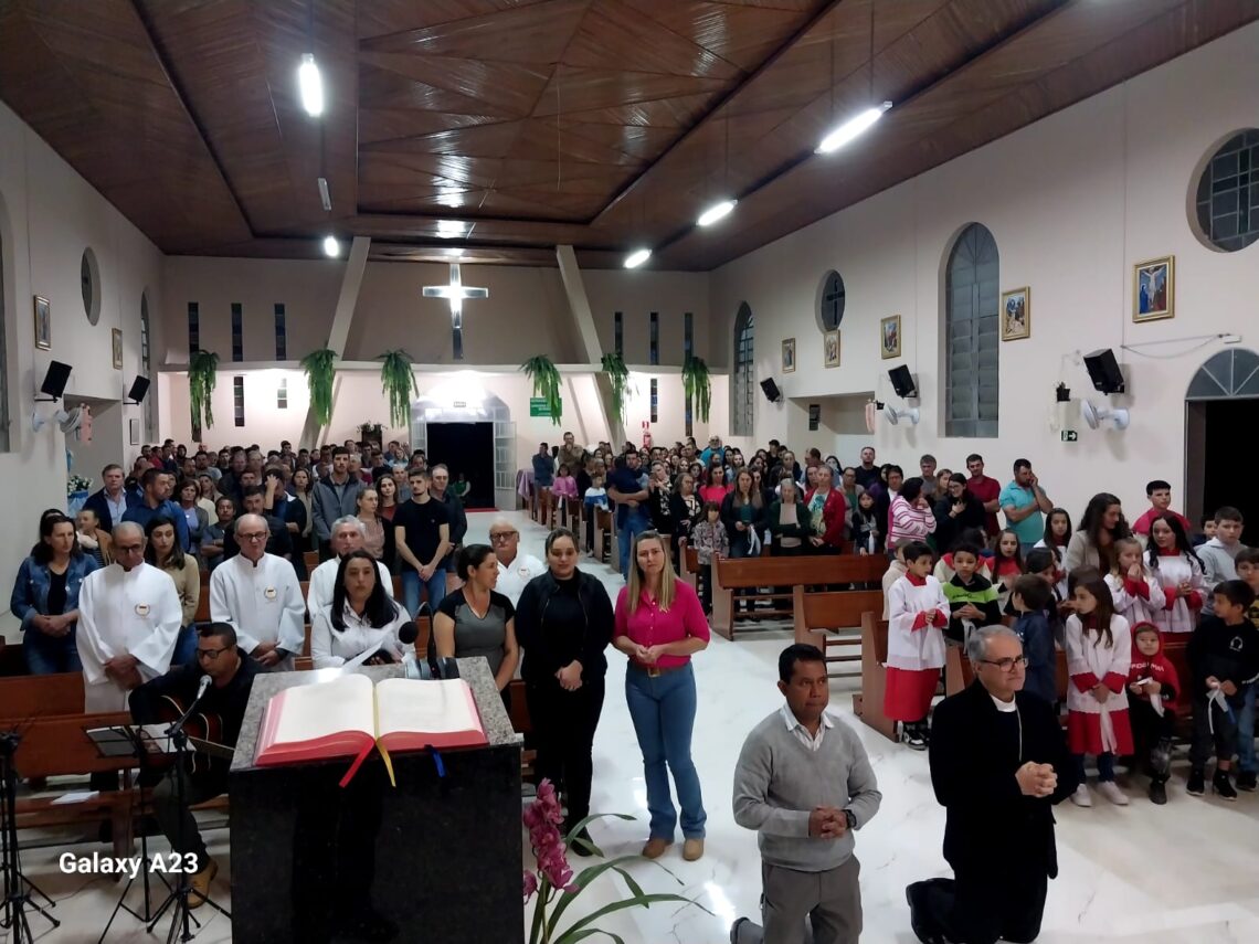 Paróquia de Rio Azul acolhe Dom Walter Jorge em Visita Pastoral