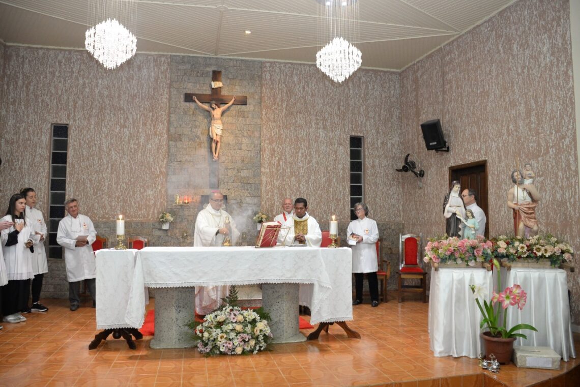 Paróquia de Rio Azul acolhe Dom Walter Jorge em Visita Pastoral