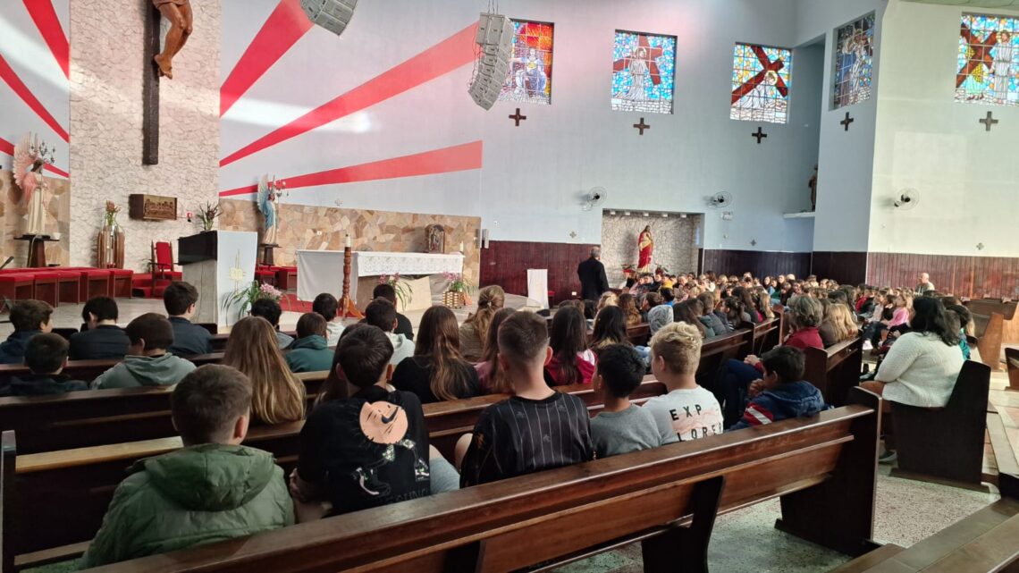 Paróquia de Rio Azul acolhe Dom Walter Jorge em Visita Pastoral