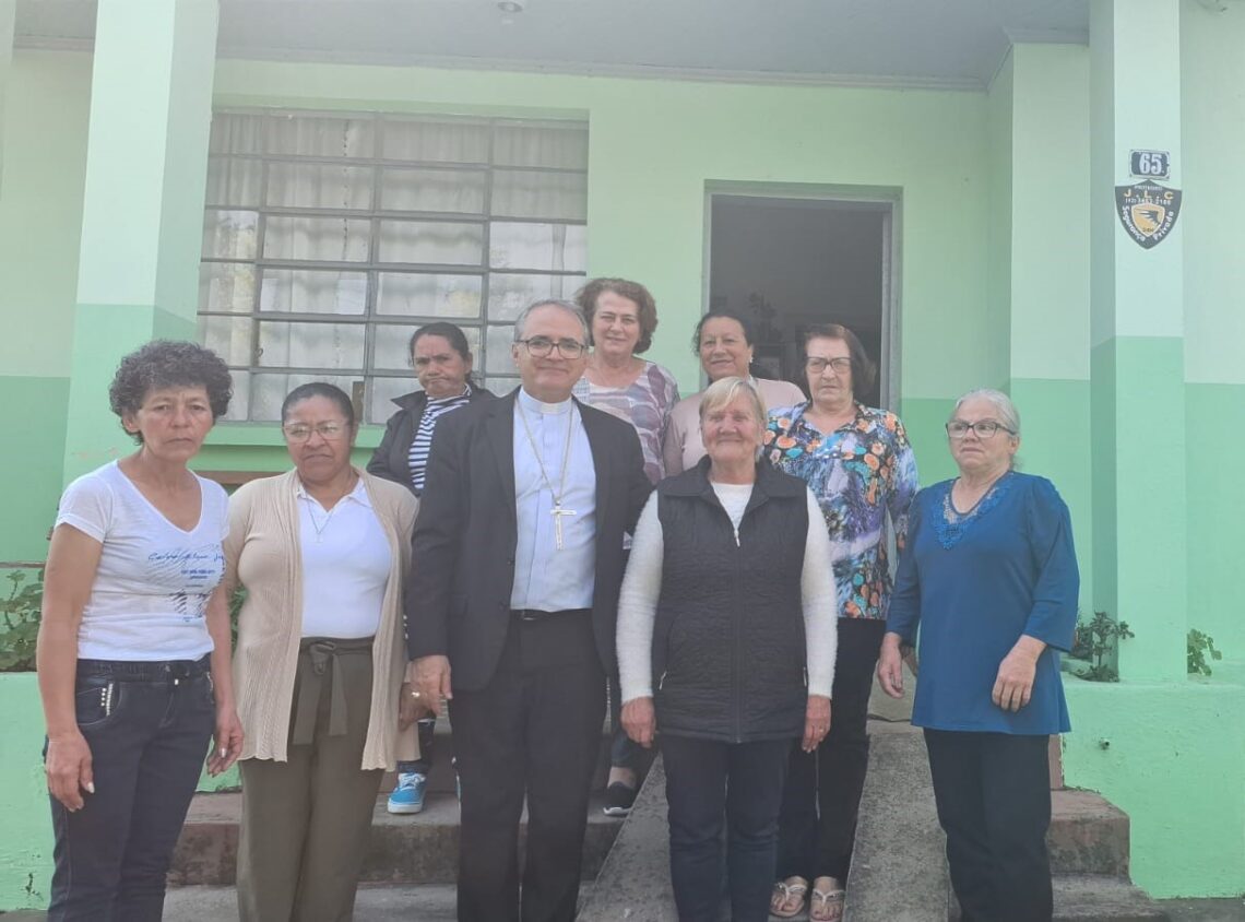 Paróquia de Rio Azul acolhe Dom Walter Jorge em Visita Pastoral