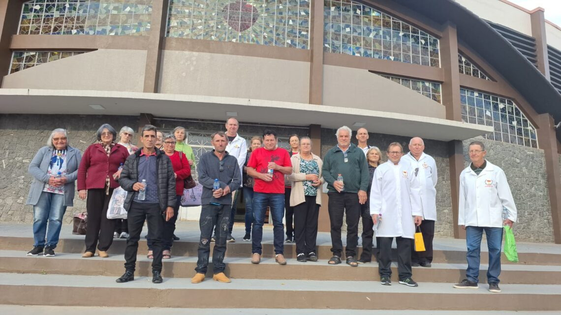 Paróquia de Rio Azul acolhe Dom Walter Jorge em Visita Pastoral