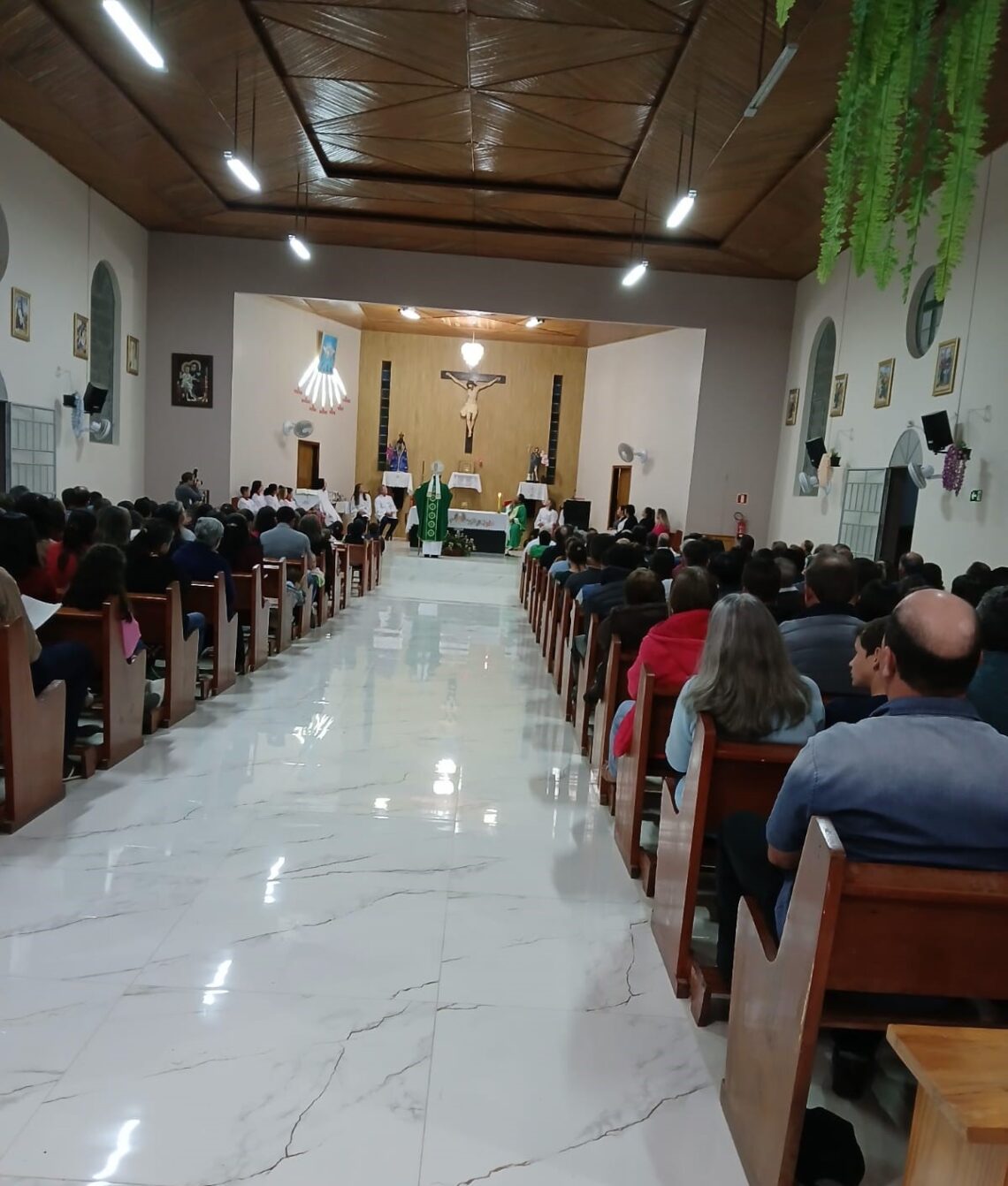 Paróquia de Rio Azul acolhe Dom Walter Jorge em Visita Pastoral