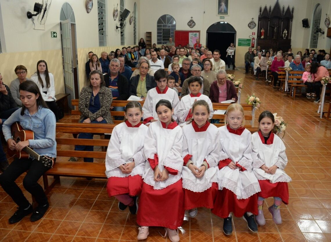 Paróquia de Rio Azul acolhe Dom Walter Jorge em Visita Pastoral