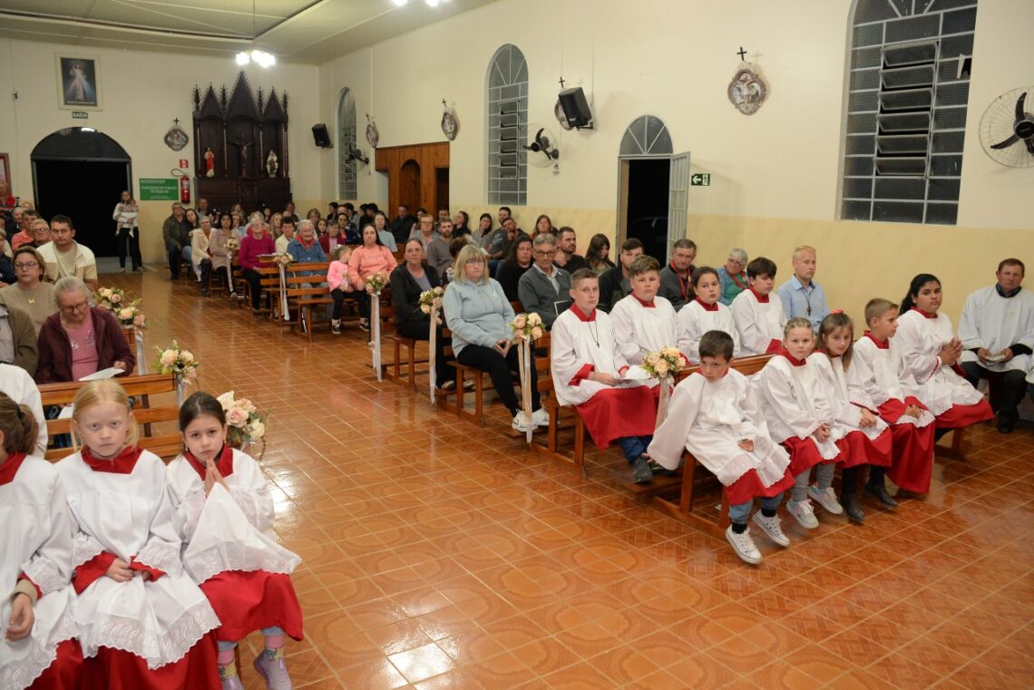 Paróquia de Rio Azul acolhe Dom Walter Jorge em Visita Pastoral