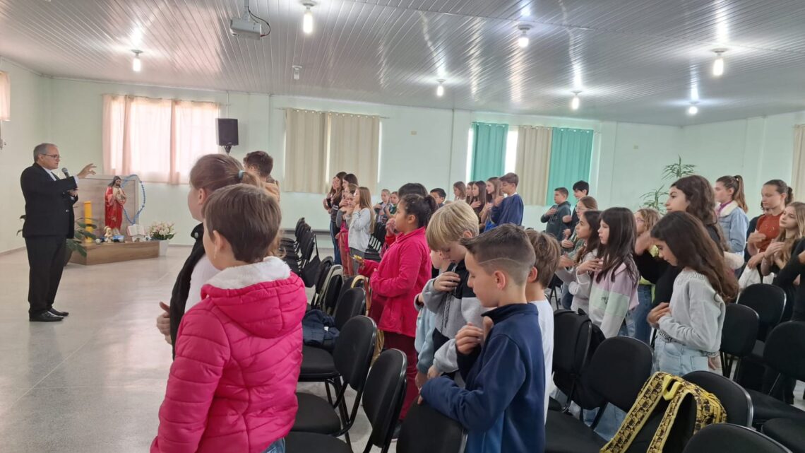 Paróquia de Rio Azul acolhe Dom Walter Jorge em Visita Pastoral