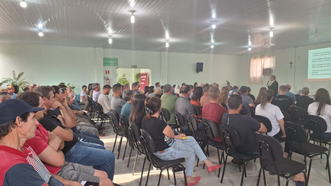 Paróquia de Rio Azul acolhe Dom Walter Jorge em Visita Pastoral