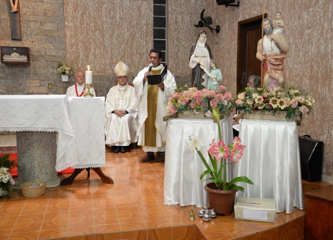 Paróquia de Rio Azul acolhe Dom Walter Jorge em Visita Pastoral