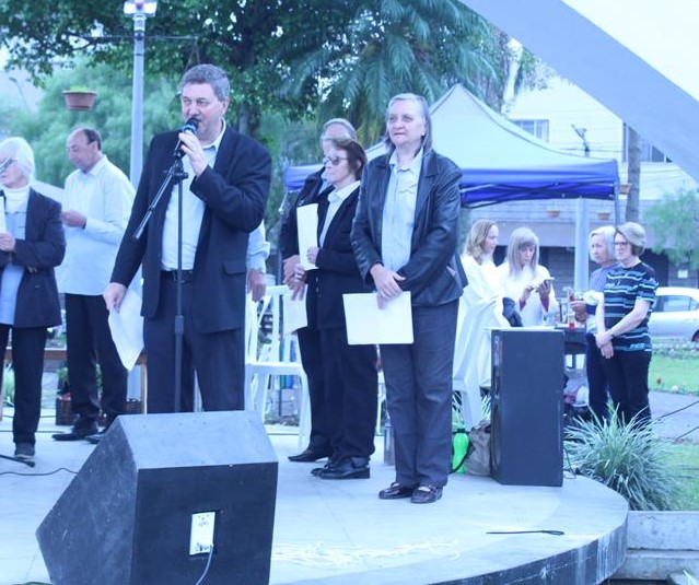 Povos da cultura germânica participam de Missa Alemã na Praça Hercílio Luz