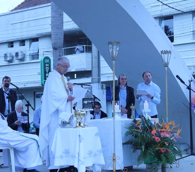 Povos da cultura germânica participam de Missa Alemã na Praça Hercílio Luz