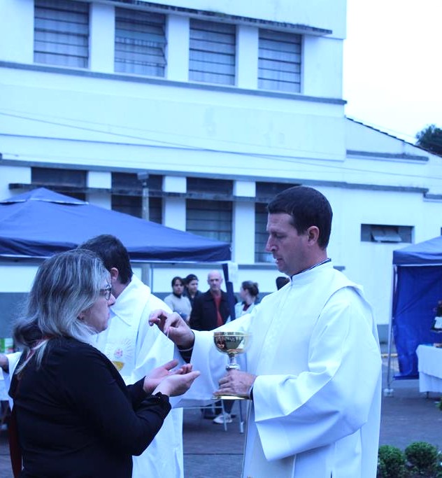 Povos da cultura germânica participam de Missa Alemã na Praça Hercílio Luz