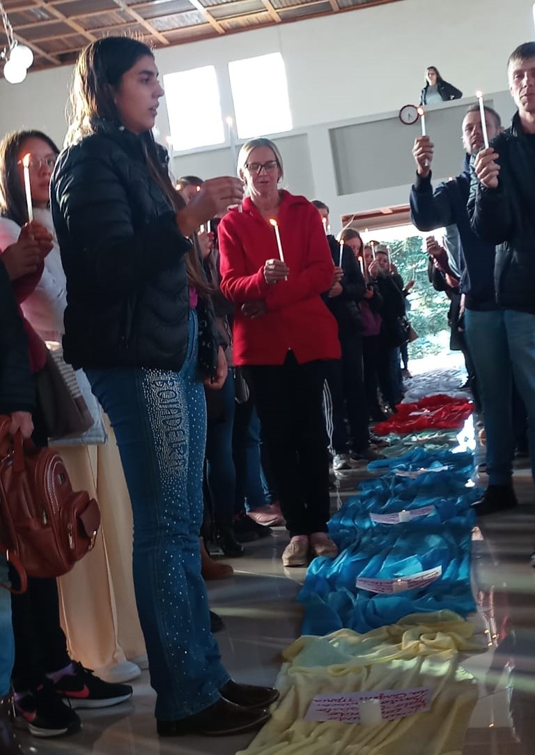 Paróquia Sant’Ana acolhe 77 catequistas para formação