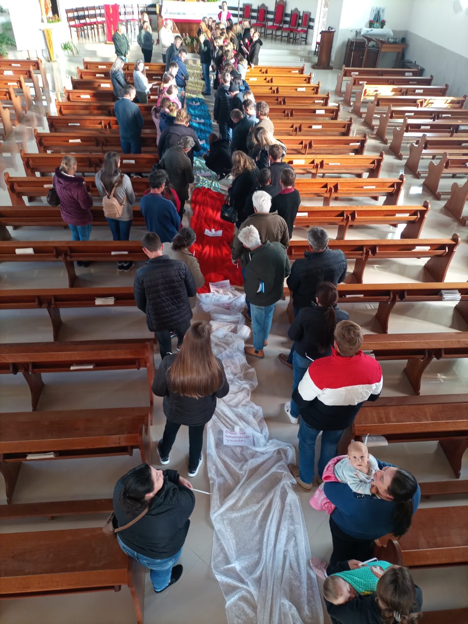 Paróquia Sant’Ana acolhe 77 catequistas para formação