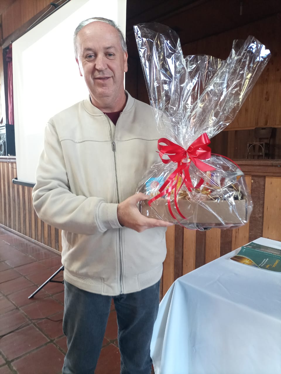 Paróquia Sant’Ana acolhe 77 catequistas para formação