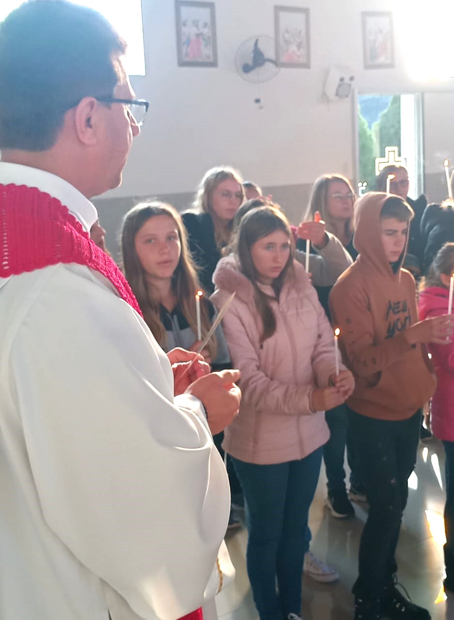 Paróquia Sant’Ana acolhe 77 catequistas para formação