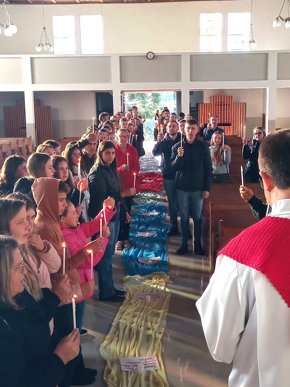 Paróquia Sant’Ana acolhe 77 catequistas para formação