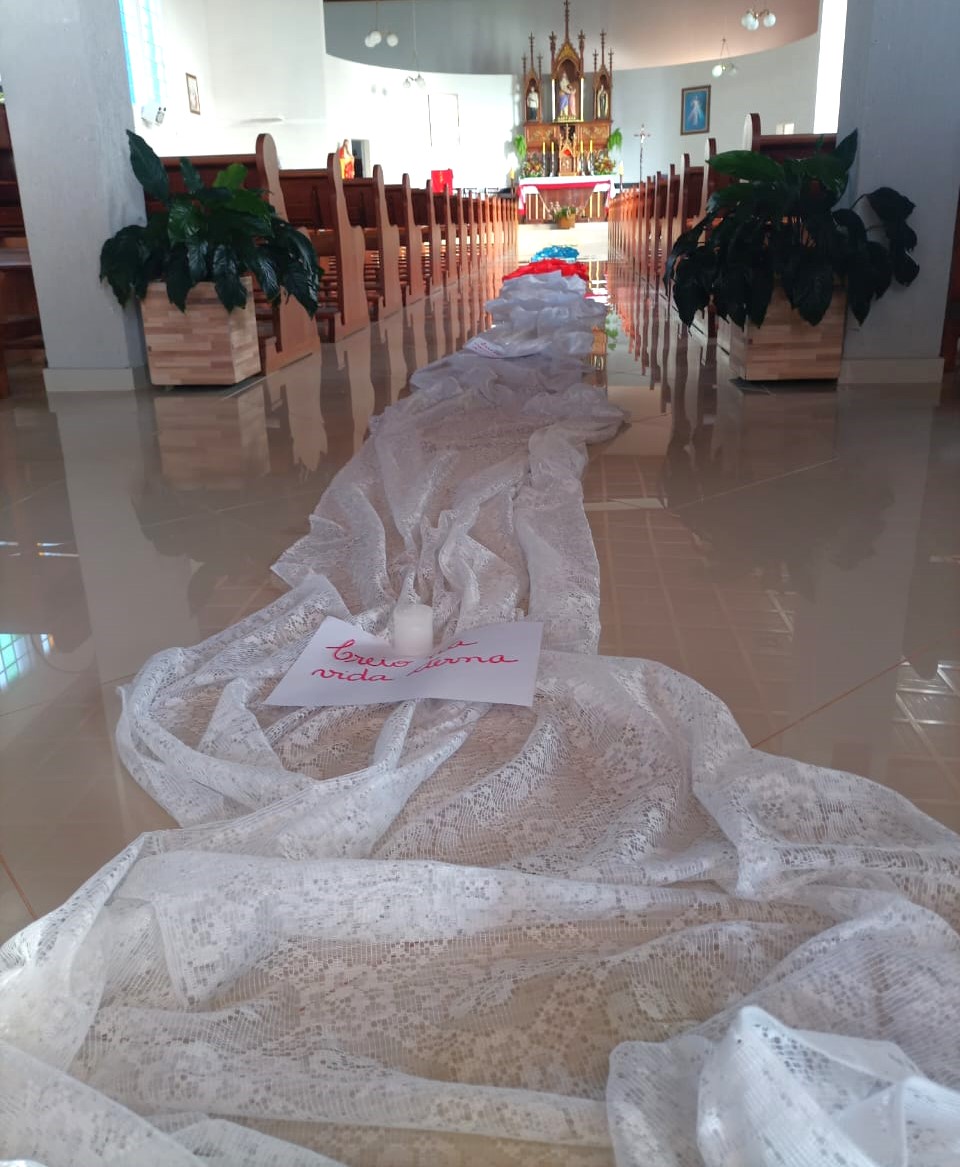 Paróquia Sant’Ana acolhe 77 catequistas para formação