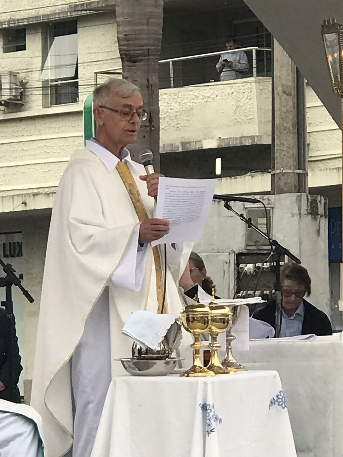 Povos da cultura germânica participam de Missa Alemã na Praça Hercílio Luz