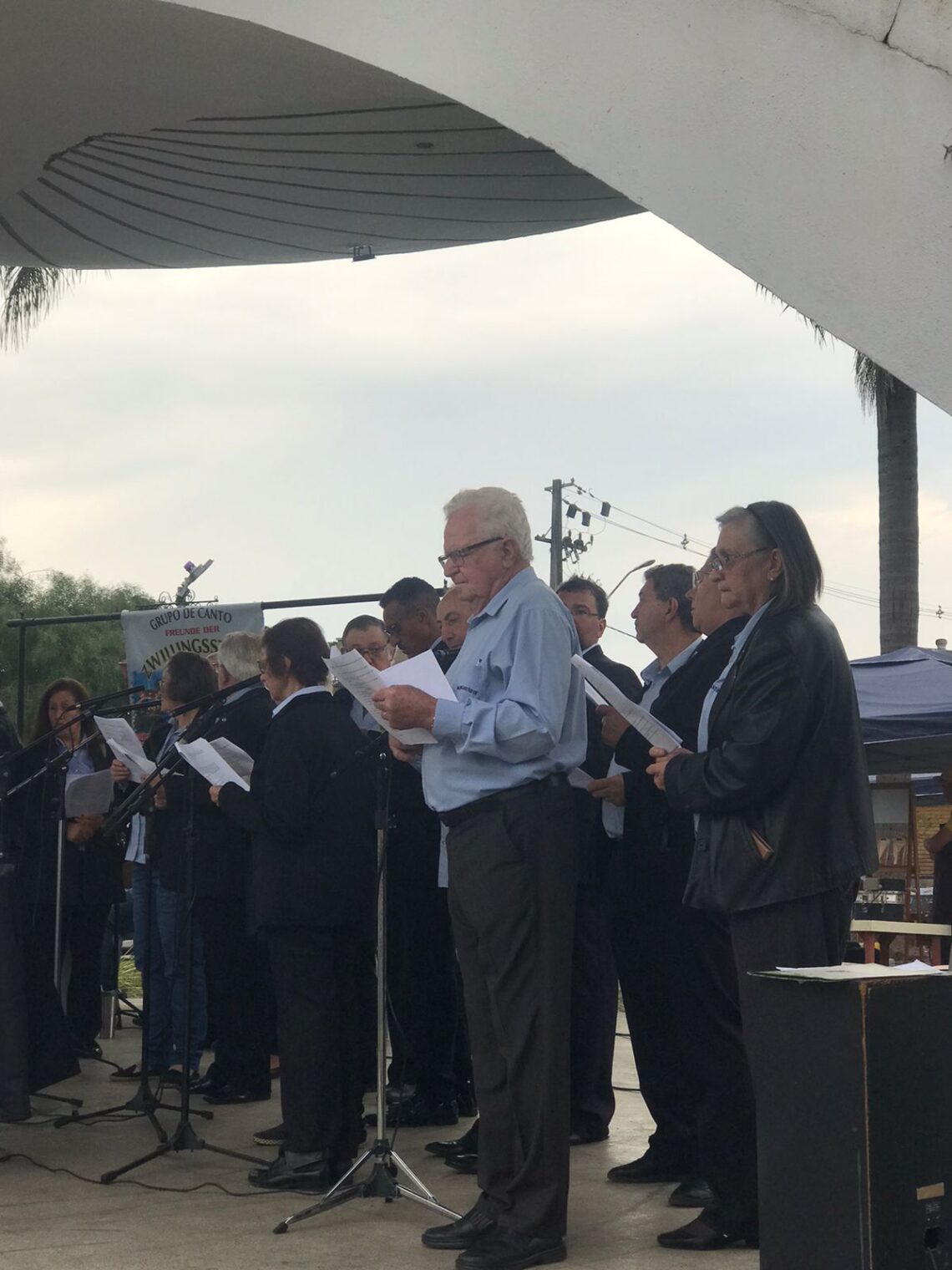 Povos da cultura germânica participam de Missa Alemã na Praça Hercílio Luz