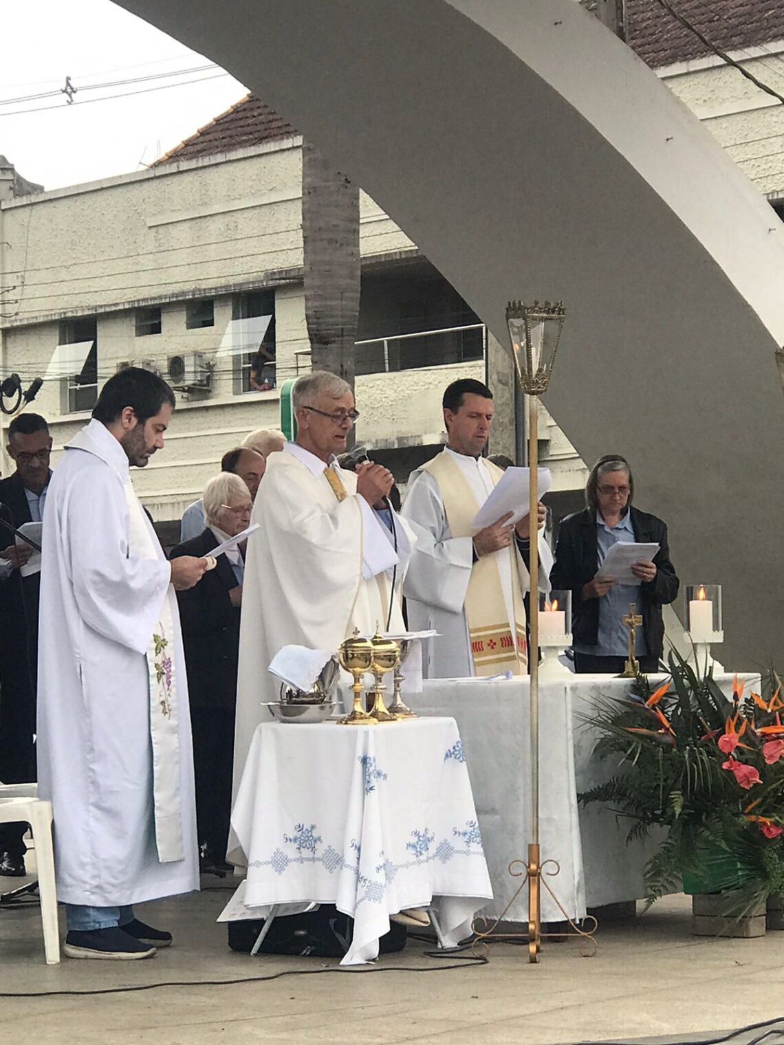 Povos da cultura germânica participam de Missa Alemã na Praça Hercílio Luz