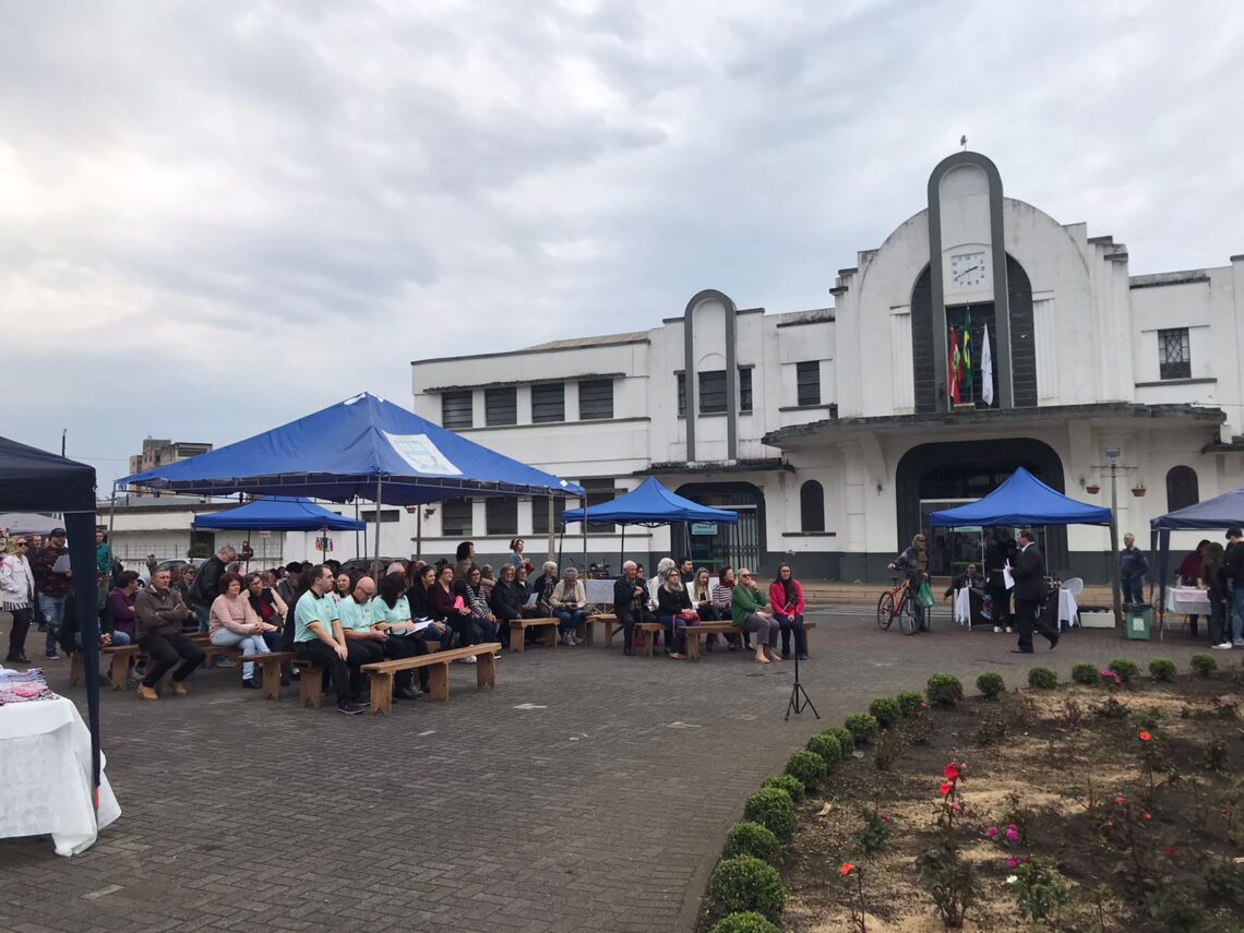 Povos da cultura germânica participam de Missa Alemã na Praça Hercílio Luz