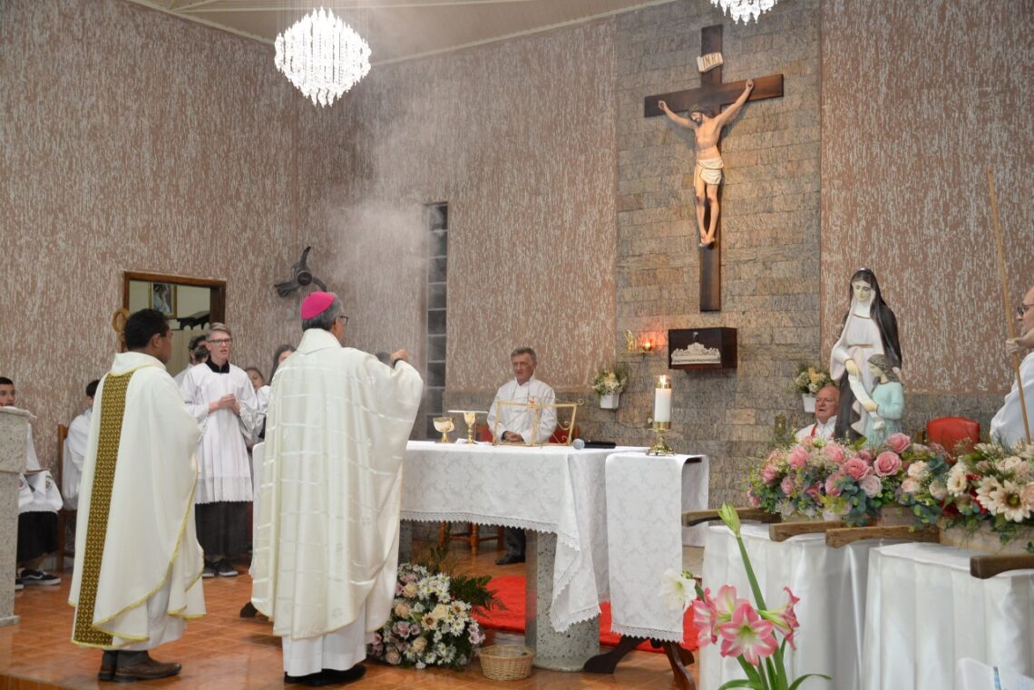 Paróquia de Rio Azul acolhe Dom Walter Jorge em Visita Pastoral