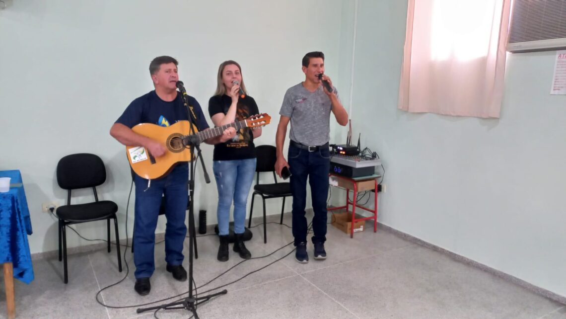 Paróquia de Rio Azul acolhe Dom Walter Jorge em Visita Pastoral