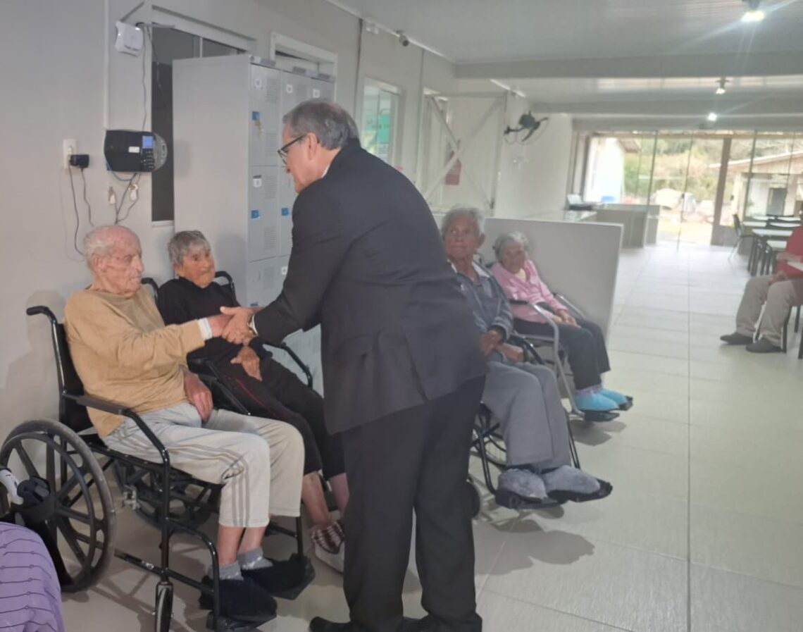 Paróquia de Rio Azul acolhe Dom Walter Jorge em Visita Pastoral