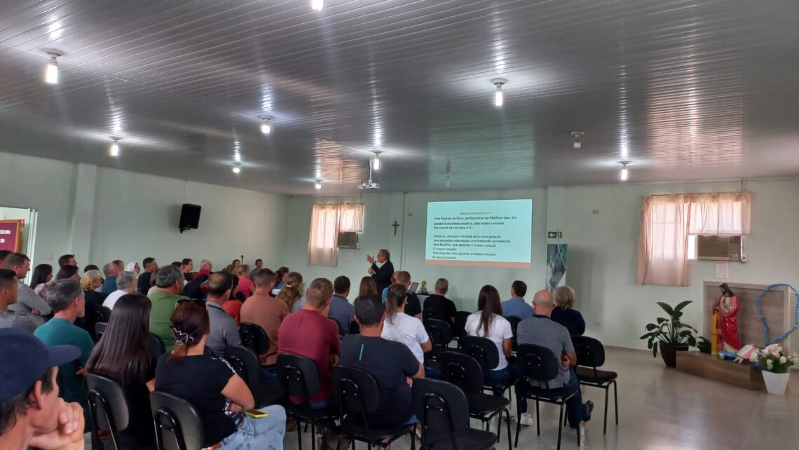 Paróquia de Rio Azul acolhe Dom Walter Jorge em Visita Pastoral