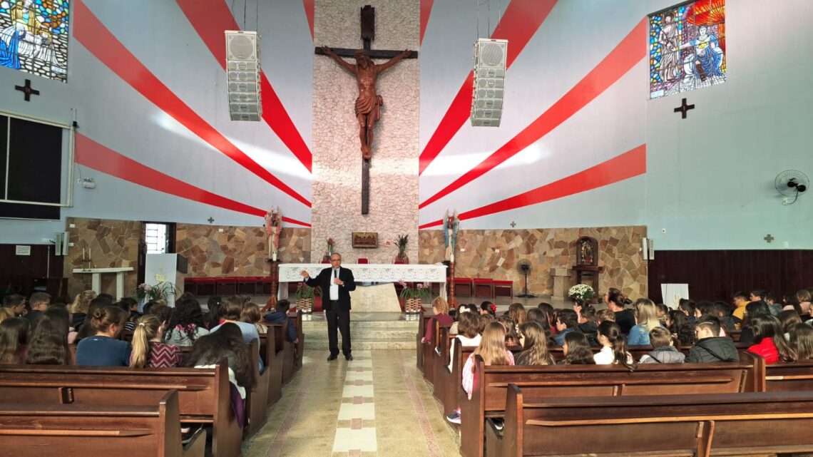 Paróquia de Rio Azul acolhe Dom Walter Jorge em Visita Pastoral