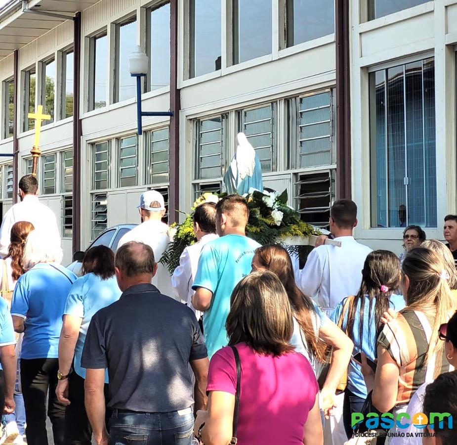 Paróquia de Paulo Frontin recebe centenas de zeladores de capelinhas para encontrão anual