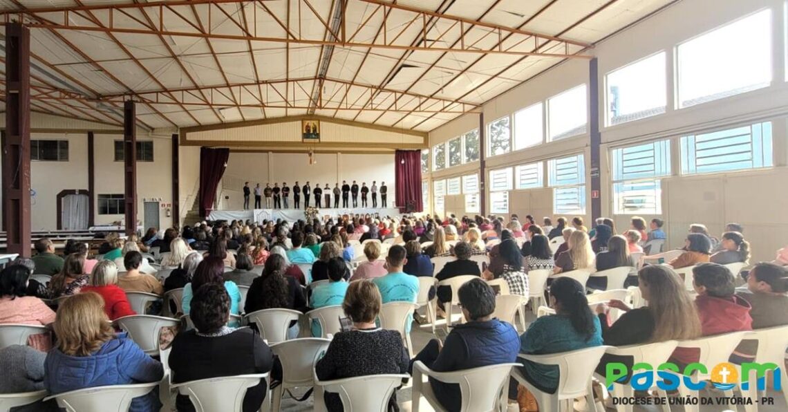 Paróquia de Paulo Frontin recebe centenas de zeladores de capelinhas para encontrão anual
