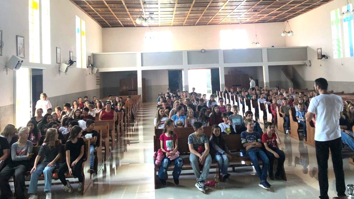 Coroinhas e acólitos da Paróquia Santa’Ana recebem formação