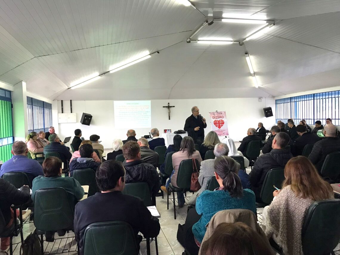Dízimo foi o tema principal da Reunião do Clero no Instituto Piamarta