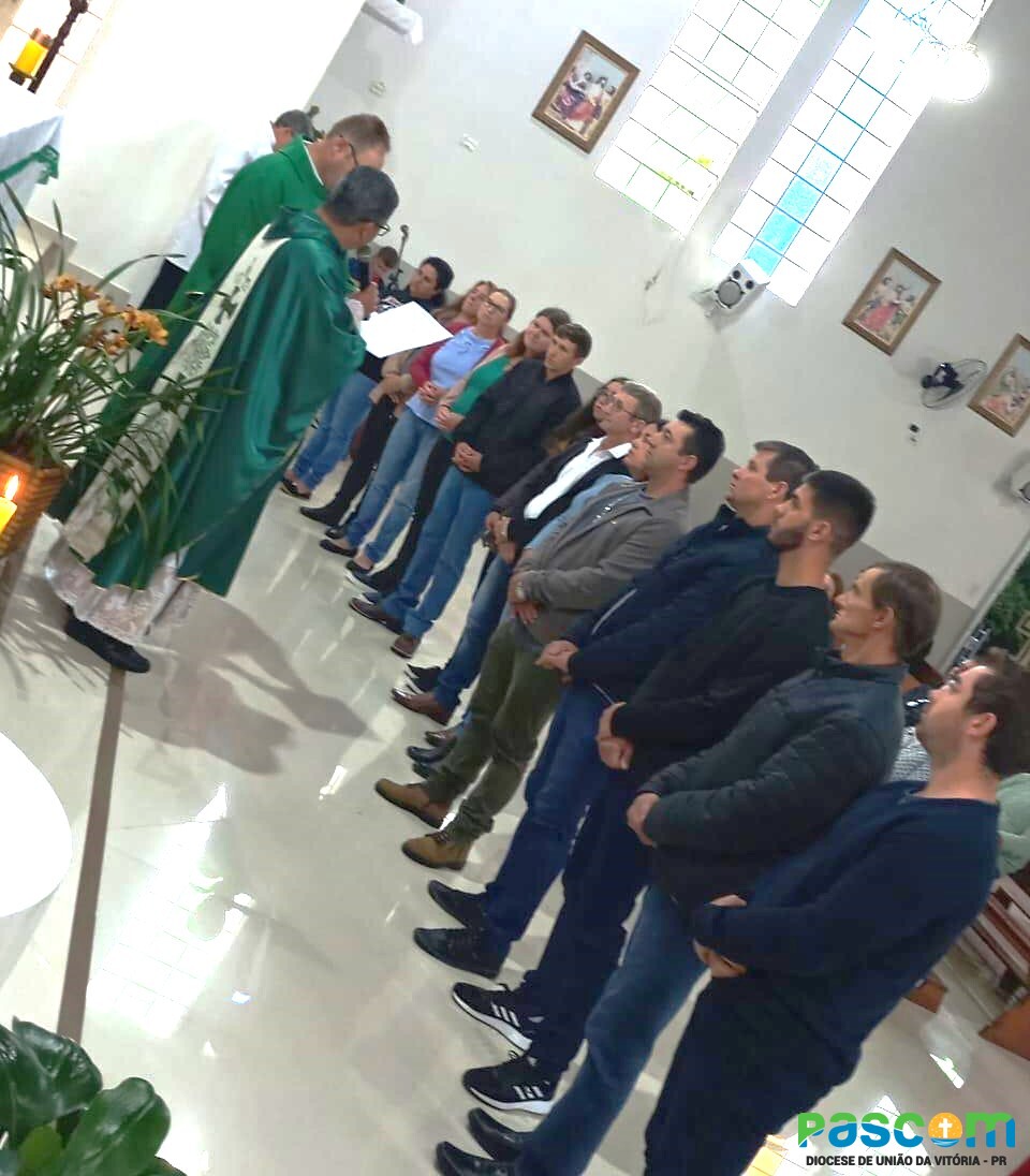 Paróquia Sant’Ana realiza investidura de novos MECE’S