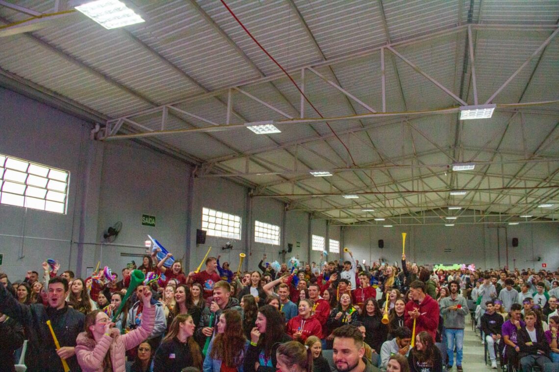 Mais de mil jovens participam do Vibração Jovem 2024