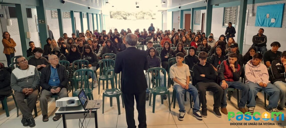 Dom Walter Jorge realiza Visita Pastoral na Paróquia São Cristóvão e Nossa Senhora da Salette