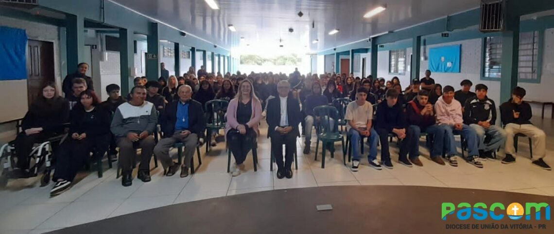 Dom Walter Jorge realiza Visita Pastoral na Paróquia São Cristóvão e Nossa Senhora da Salette