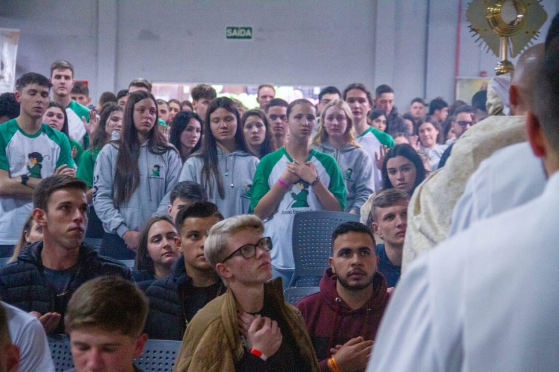 Mais de mil jovens participam do Vibração Jovem 2024