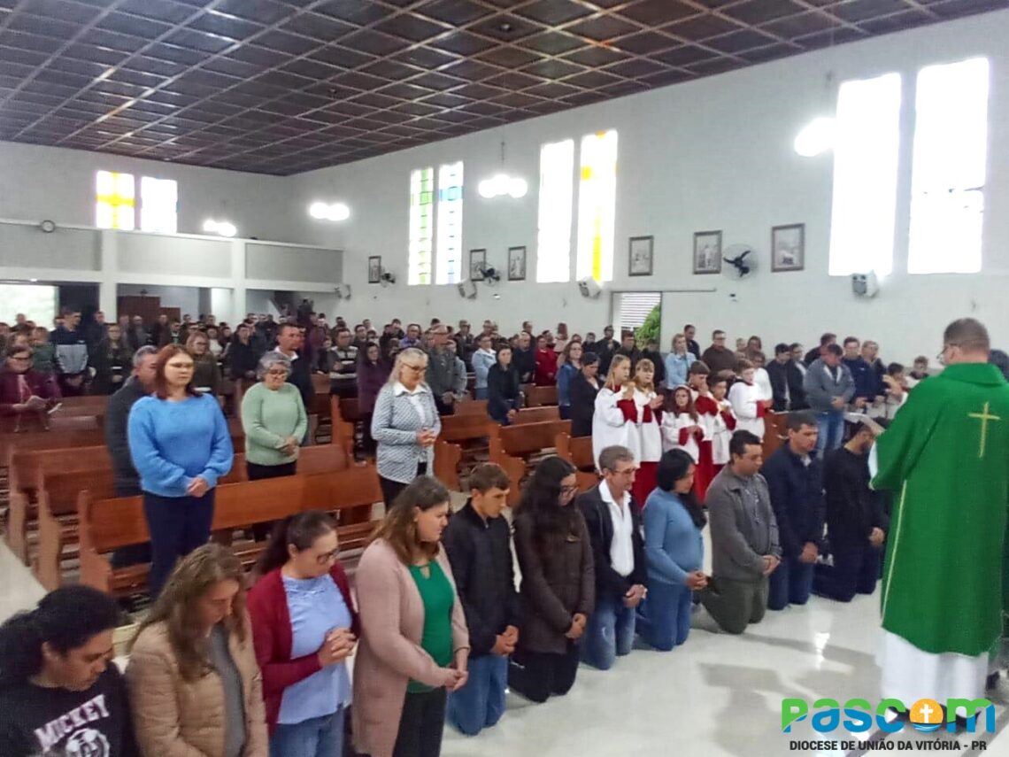 Paróquia Sant’Ana realiza investidura de novos MECE’S