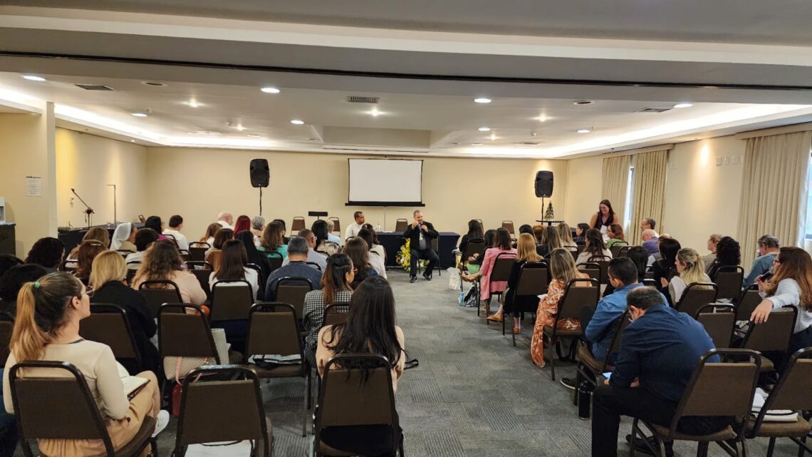 Psicóloga do Seminário Diocesano participa de encontro voltado a formação de futuros presbíteros.