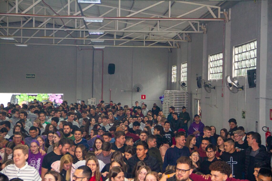 Mais de mil jovens participam do Vibração Jovem 2024