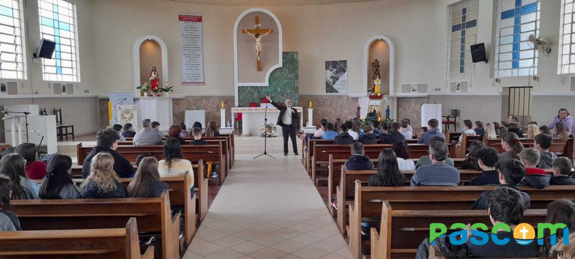 Dom Walter Jorge realiza Visita Pastoral na Paróquia São Cristóvão e Nossa Senhora da Salette