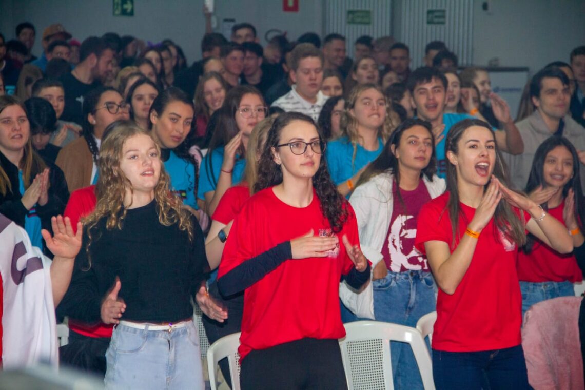 Mais de mil jovens participam do Vibração Jovem 2024