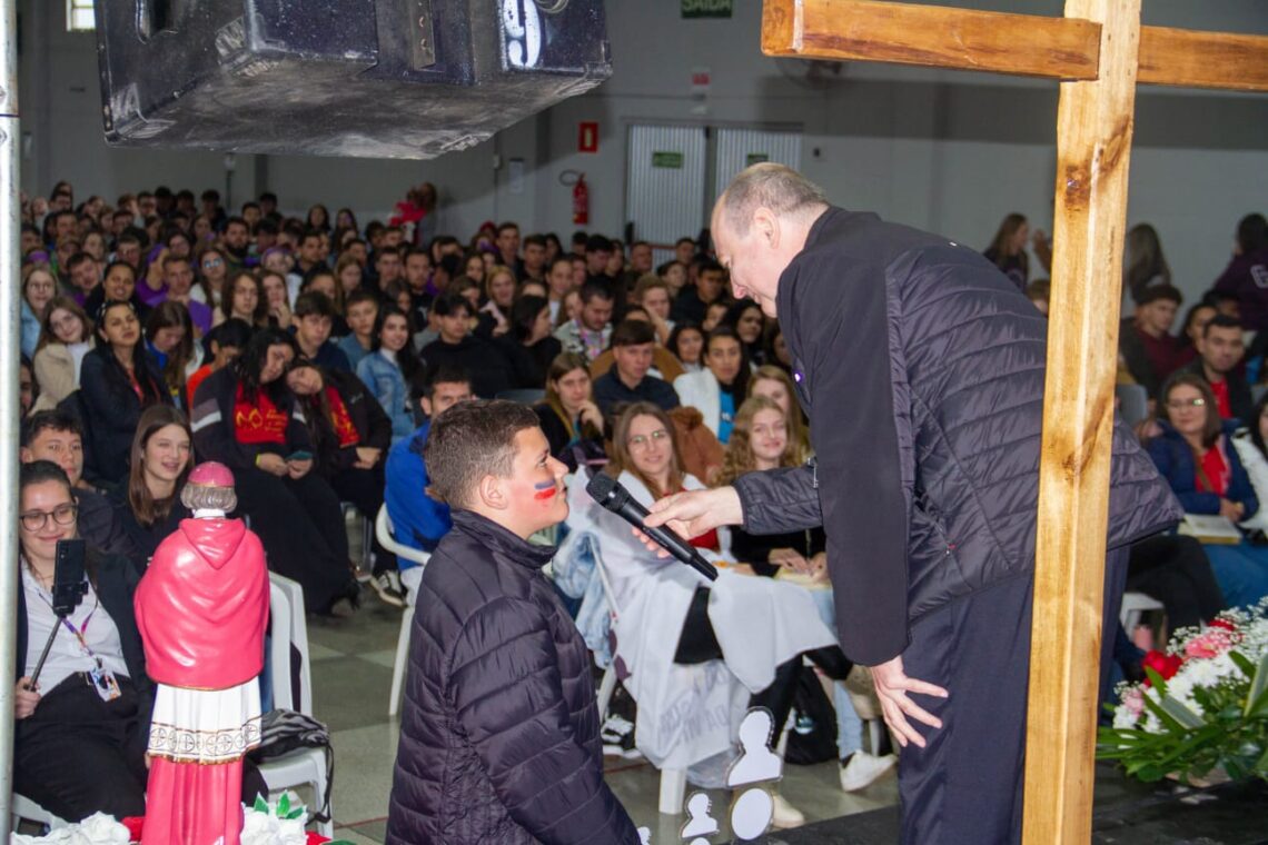 Mais de mil jovens participam do Vibração Jovem 2024