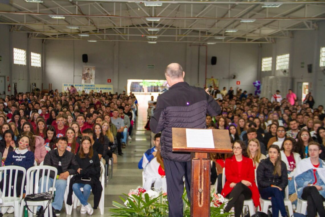 Mais de mil jovens participam do Vibração Jovem 2024